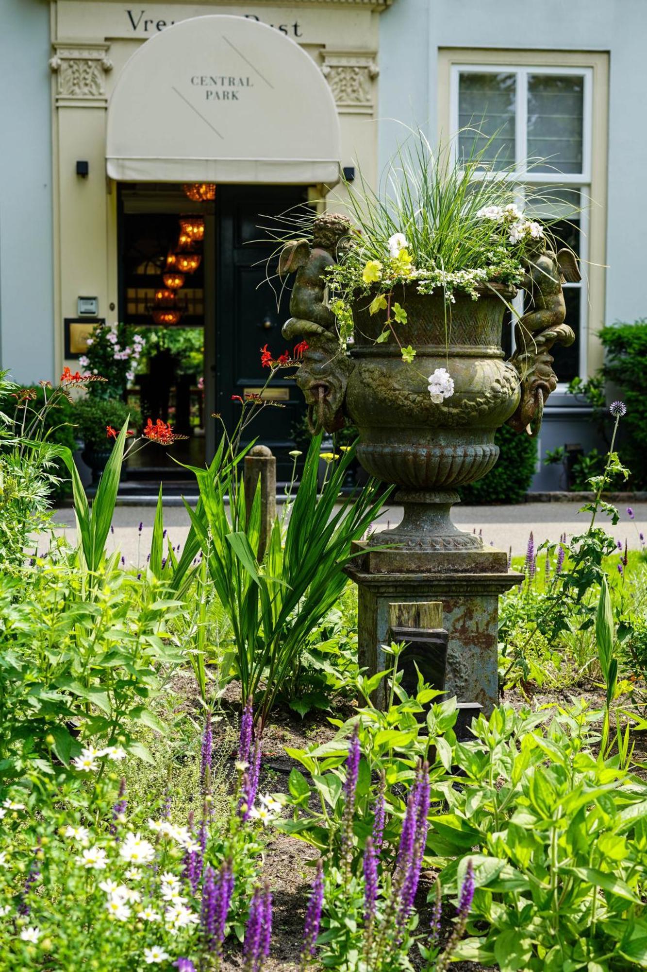 Central Park Voorburg - Relais & Chateaux Екстериор снимка
